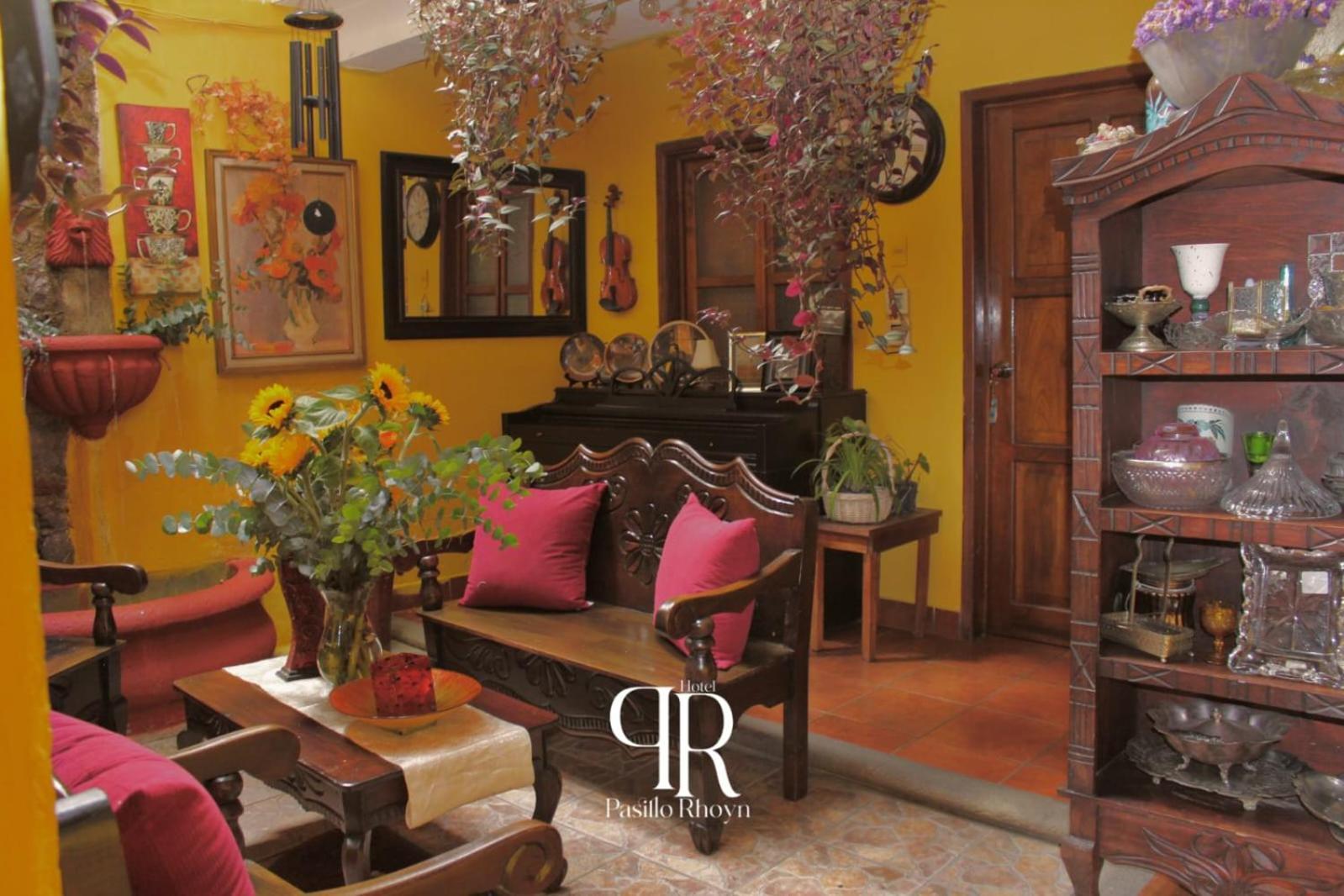 Hotel Rholyn Pura Vida !! Antigua Екстер'єр фото