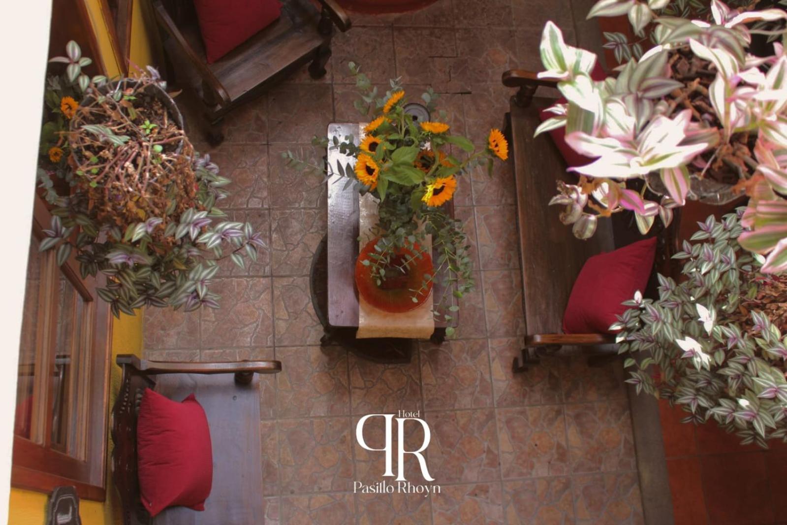 Hotel Rholyn Pura Vida !! Antigua Екстер'єр фото