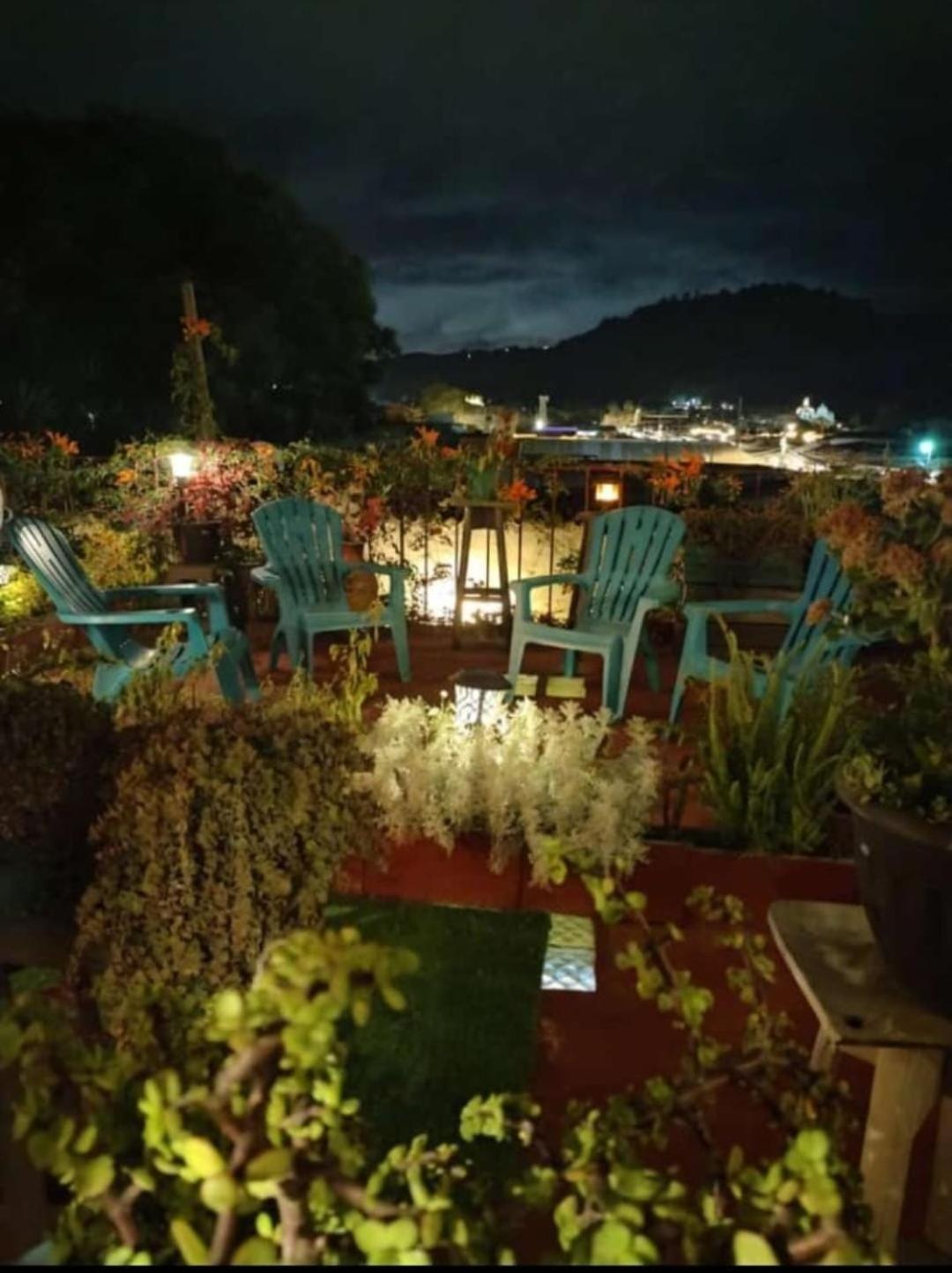 Hotel Rholyn Pura Vida !! Antigua Екстер'єр фото