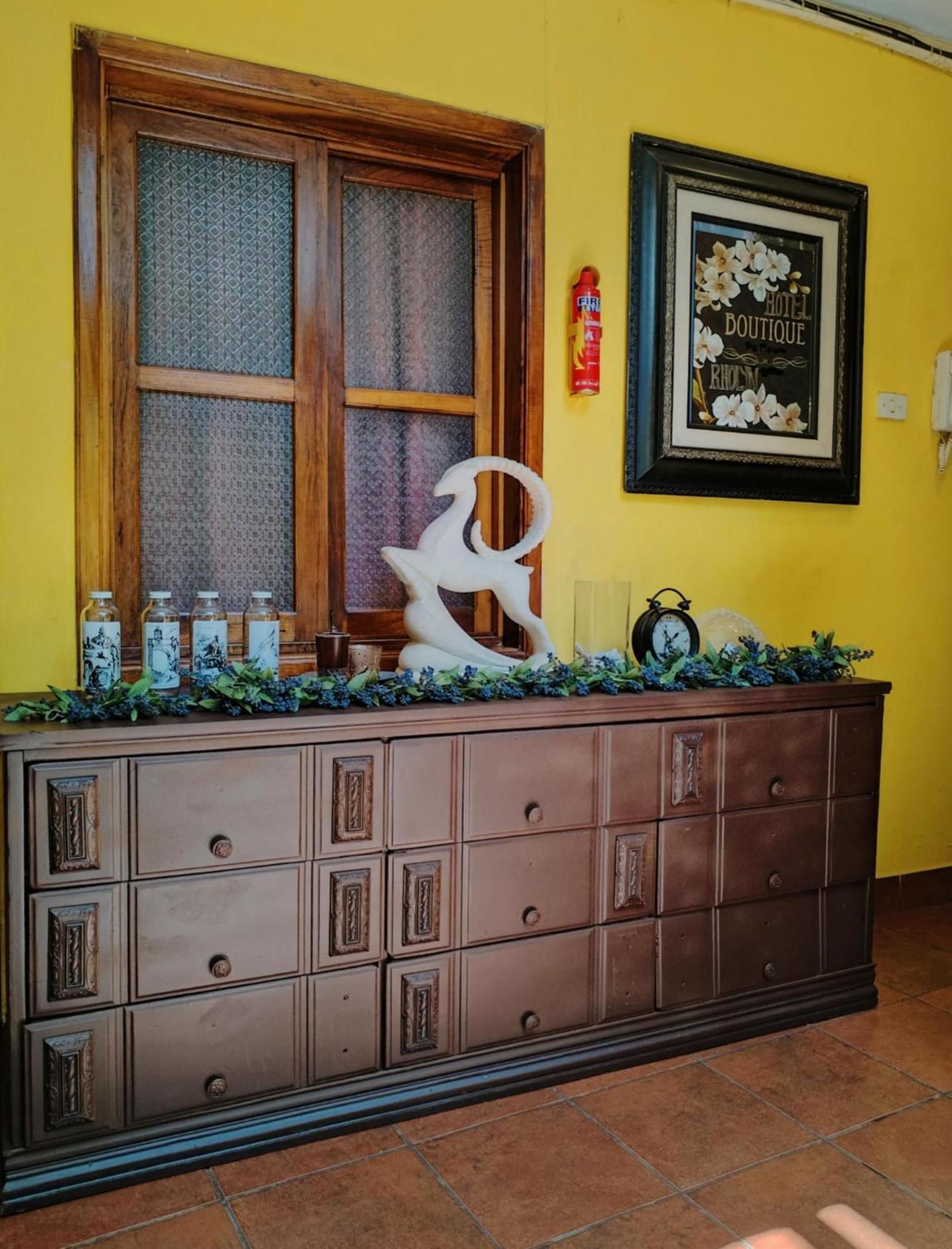 Hotel Rholyn Pura Vida !! Antigua Екстер'єр фото