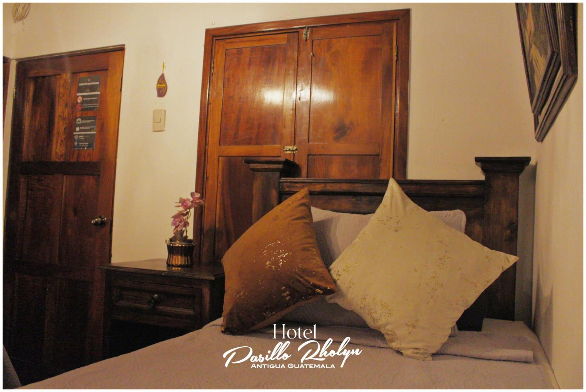 Hotel Rholyn Pura Vida !! Antigua Екстер'єр фото