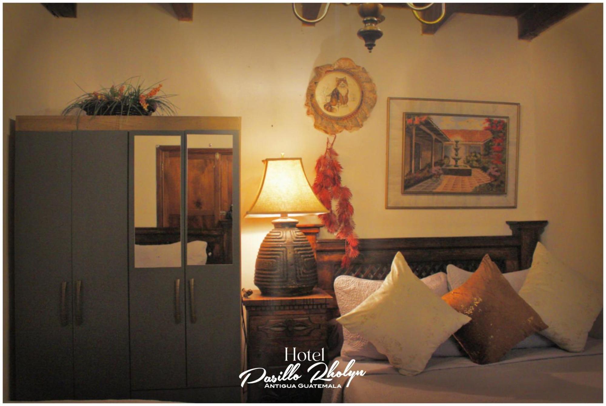 Hotel Rholyn Pura Vida !! Antigua Екстер'єр фото