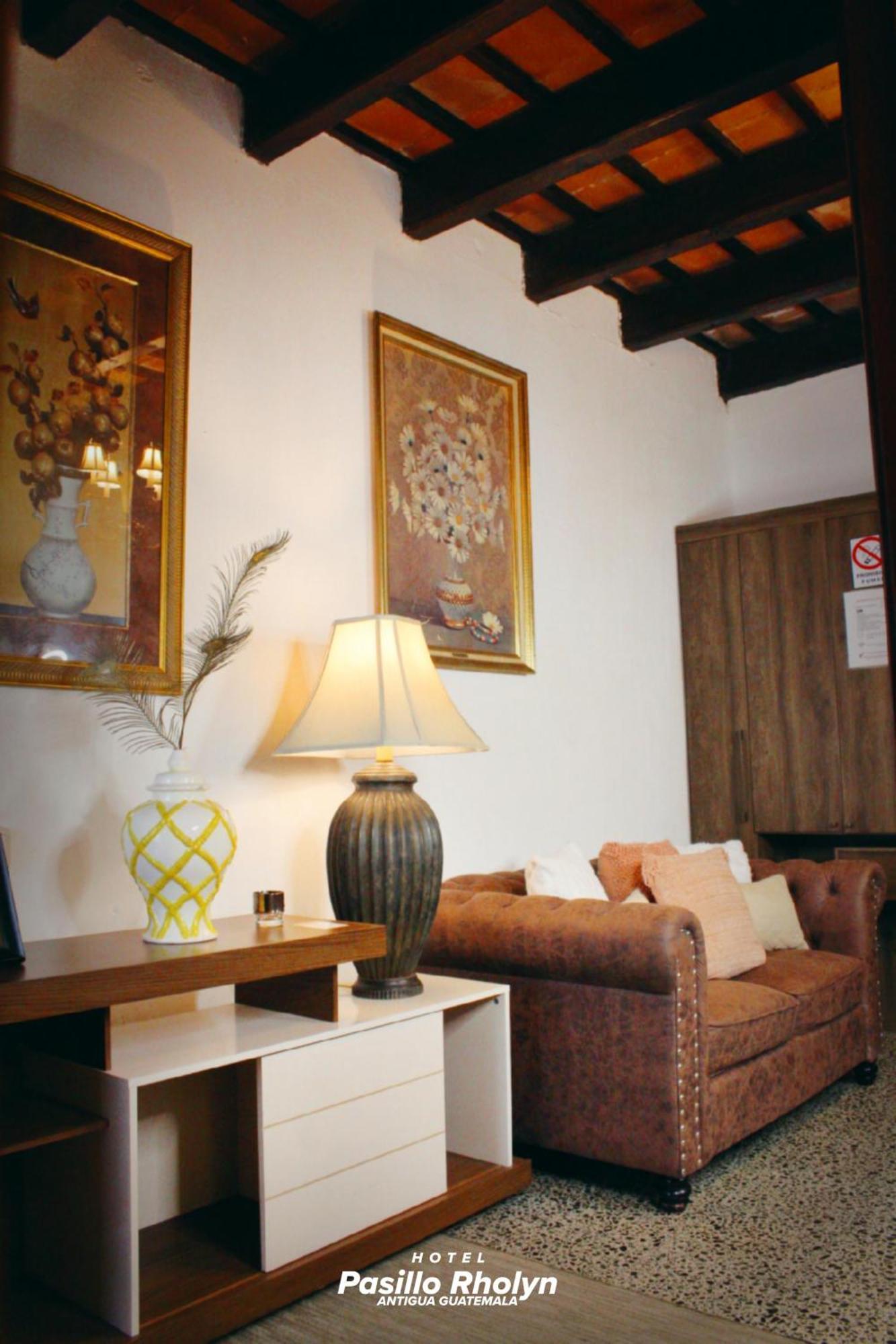 Hotel Rholyn Pura Vida !! Antigua Екстер'єр фото