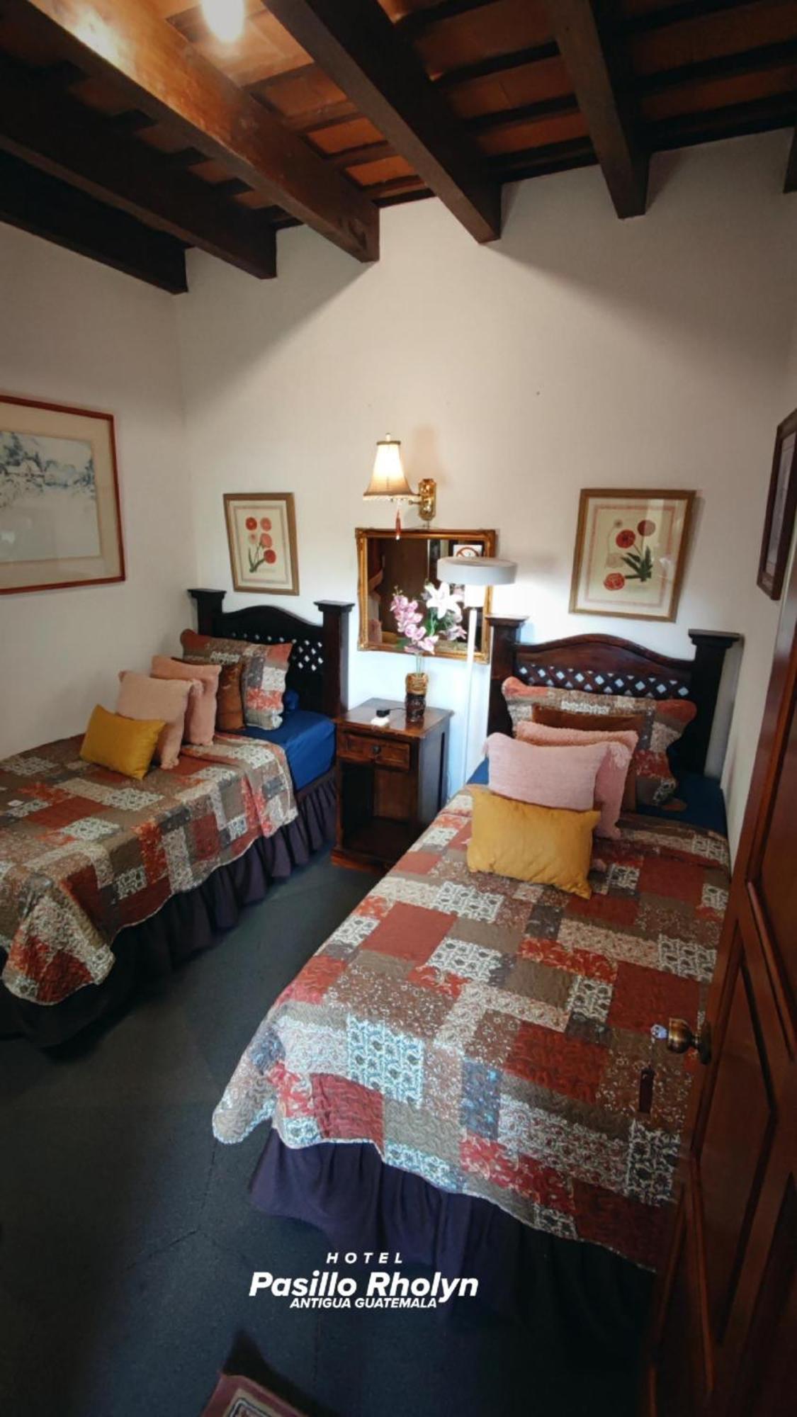 Hotel Rholyn Pura Vida !! Antigua Екстер'єр фото