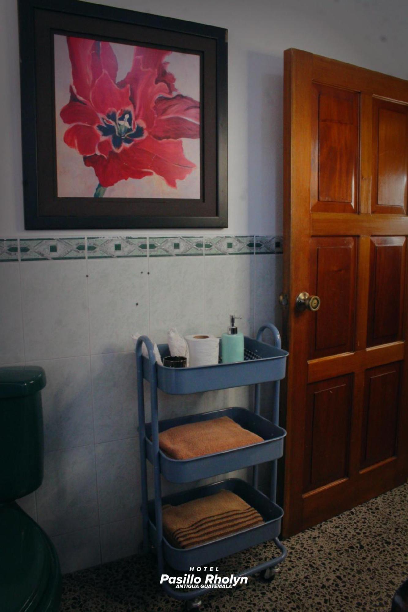 Hotel Rholyn Pura Vida !! Antigua Екстер'єр фото