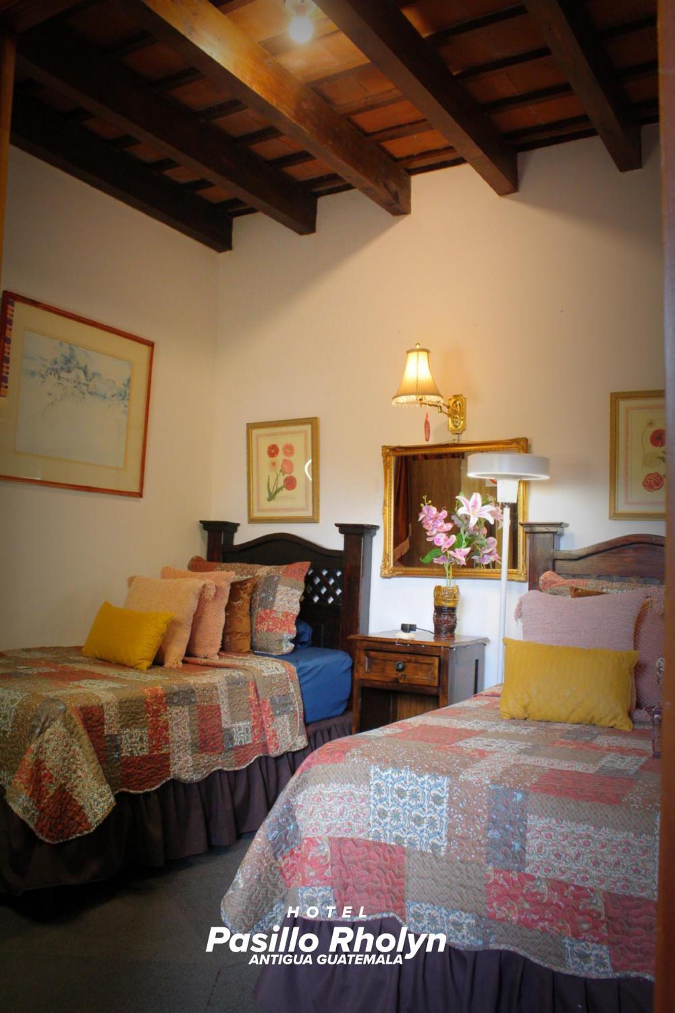 Hotel Rholyn Pura Vida !! Antigua Екстер'єр фото
