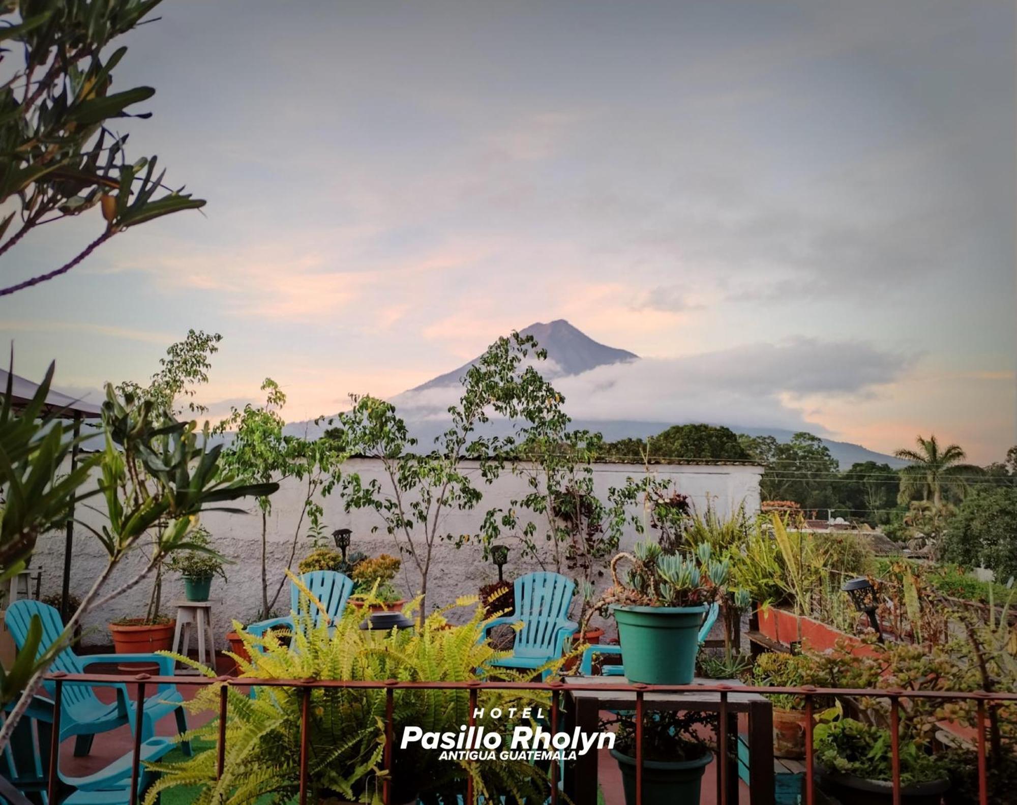 Hotel Rholyn Pura Vida !! Antigua Екстер'єр фото